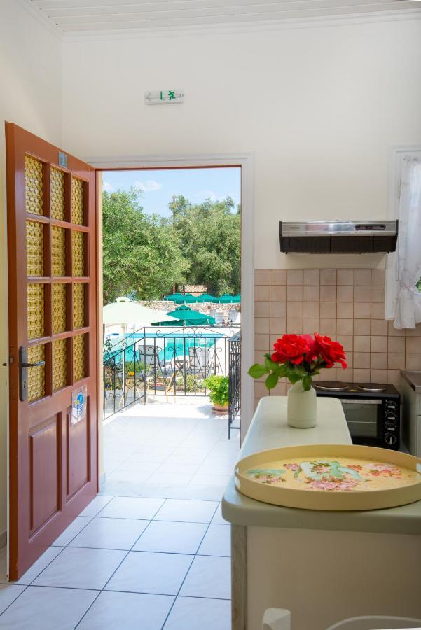 Livadi Studios With Pool Lákka Exteriér fotografie